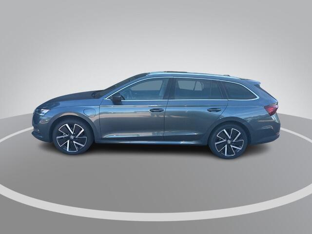 Skoda OCTAVIA Combi 1.4 TSI iV 204pk DSG PHEV Business Edition · Panoramadak · Camera · Trekhaak · Verwarmbare Voorruit · Apple/Android Car Play · Draadloze Telefoonlader ·
