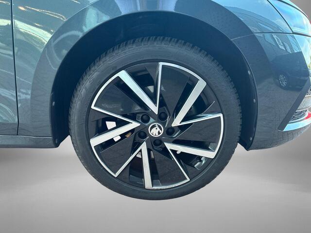 Skoda OCTAVIA Combi 1.4 TSI iV 204pk DSG PHEV Business Edition · Panoramadak · Camera · Trekhaak · Verwarmbare Voorruit · Apple/Android Car Play · Draadloze Telefoonlader ·