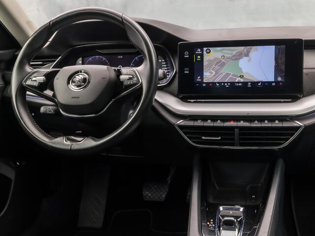 Skoda OCTAVIA Combi 1.0 e-TSI Sport Automaat (VIRTUAL COCKPIT, 1e EIGENAAR, APPLE CARPLAY, GROOT NAVI, STOELVERWARMING, SPORTSTOELEN, CAMERA, GETINT GLAS, NIEUWSTAAT)