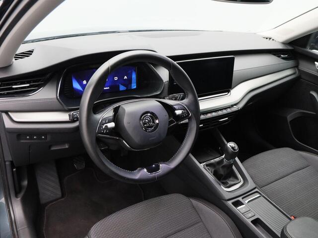 Skoda OCTAVIA Combi 1.0 TSi 110 Pk Business Edition | Cruise Control | Parkeersensoren | Climatronic | Navigatie | CarPlay | 18 Inch | 72.311 Km !!