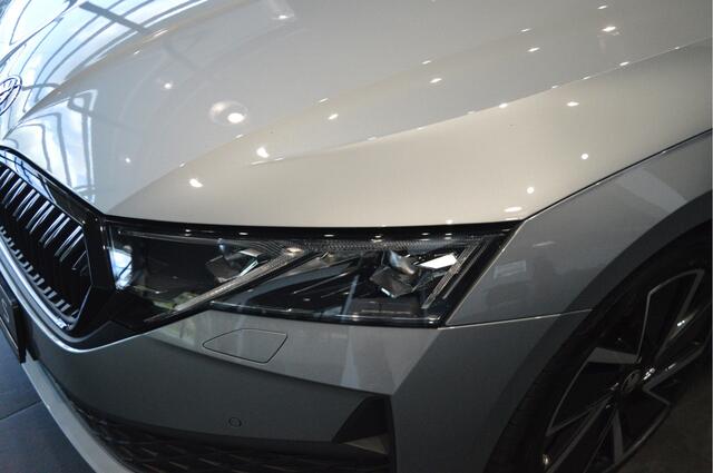 Skoda OCTAVIA Combi 1.5 TSI MHEV Sportline navi camera trekhaak 18 inch !!