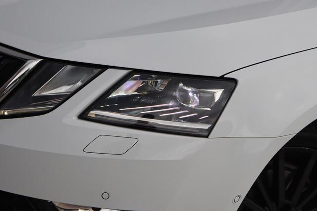 Skoda OCTAVIA Combi 1.0 TSI Greentech Style Business | Pano | Trekhaak | Winter Pakket |