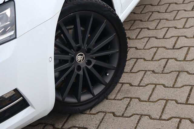 Skoda OCTAVIA Combi 1.0 TSI Greentech Style Business | Pano | Trekhaak | Winter Pakket |