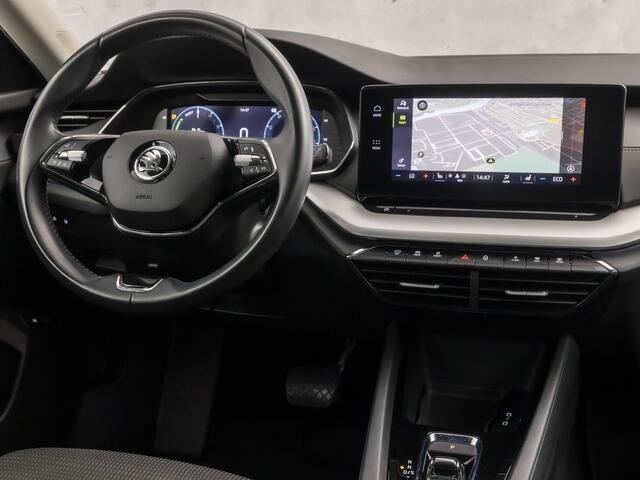 Skoda OCTAVIA Combi 1.4 TSI iV PHEV Business Edition Plus 218Pk Automaat (VIRTUAL COCKPIT, APPLE CARPLAY, GROOT NAVI, CAMERA, STOELVERWARMING, SPORTSTOELEN, GETINT GLAS, CRUISE, NIEUWE APK, NIEUWSTAAT)