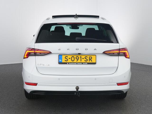 Skoda OCTAVIA Combi 1.5 TSI First Edition | Zwenkhaak | Pano | Memory | HUD | DCC | ACC | Winterpakket |