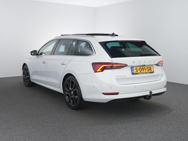 Skoda OCTAVIA Combi 1.5 TSI First Edition | Zwenkhaak | Pano | Memory | HUD | DCC | ACC | Winterpakket |