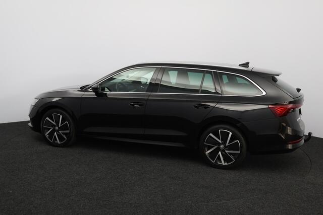 Skoda OCTAVIA Combi 1.5 TSI First Edition/ Trekhaak/ 150pk!/ Virtual Dashb./ 18'' LMV/ LED Koplampen/ Keyless/ Camera/ Lane-Assist./ Stoelverw./ Apple + Android/ Adaptive Cruise/ Extra getint glas/ Chroom/ PDC V+A/ Navi.