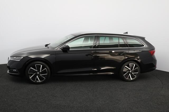 Skoda OCTAVIA Combi 1.5 TSI First Edition/ Trekhaak/ 150pk!/ Virtual Dashb./ 18'' LMV/ LED Koplampen/ Keyless/ Camera/ Lane-Assist./ Stoelverw./ Apple + Android/ Adaptive Cruise/ Extra getint glas/ Chroom/ PDC V+A/ Navi.
