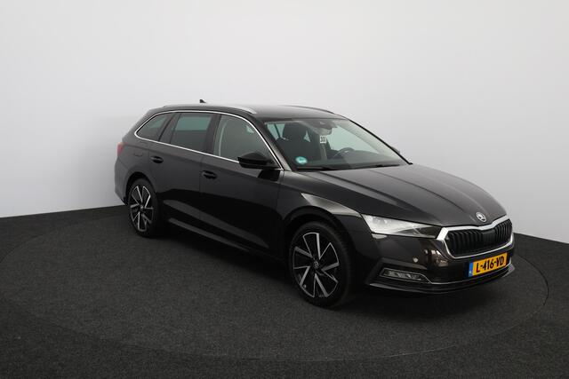 Skoda OCTAVIA Combi 1.5 TSI First Edition/ Trekhaak/ 150pk!/ Virtual Dashb./ 18'' LMV/ LED Koplampen/ Keyless/ Camera/ Lane-Assist./ Stoelverw./ Apple + Android/ Adaptive Cruise/ Extra getint glas/ Chroom/ PDC V+A/ Navi.