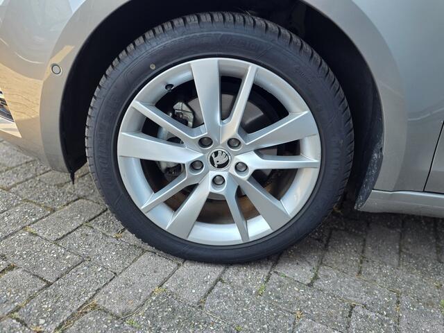 Skoda OCTAVIA Combi 1.0 TSI AUTOMAAT NAVI TEL CAMERA PDC CC STOELVERWARMING