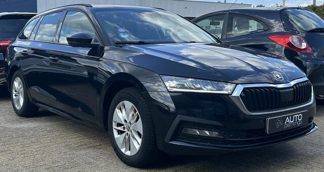 Skoda OCTAVIA Combi 1.5 e-TSI Business Edition 150PK | NIEUW MODEL | NL AUTO | AUTOMAAT | Digital Cockpit | Trekhaak | Elektrische Achterklep | Dodehoek Detectie | Parkeersensoren Voor en Achter | Sfeer Verlichting | LED | Carplay | 2 Sleutels | NAP | Climate control |