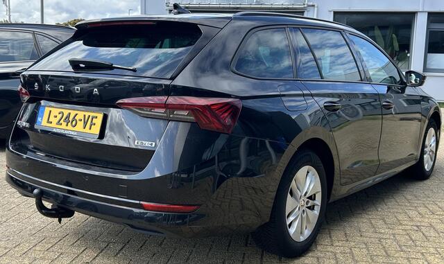 Skoda OCTAVIA Combi 1.5 e-TSI Business Edition 150PK | NIEUW MODEL | NL AUTO | AUTOMAAT | Digital Cockpit | Trekhaak | Elektrische Achterklep | Dodehoek Detectie | Parkeersensoren Voor en Achter | Sfeer Verlichting | LED | Carplay | 2 Sleutels | NAP | Climate control |