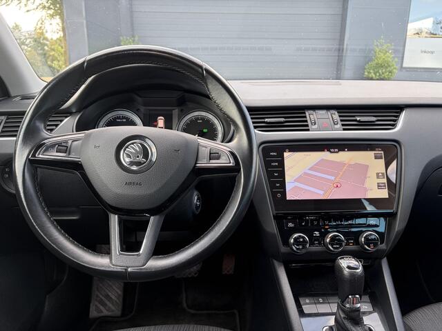 Skoda OCTAVIA Combi 1.5 TSI Greentech Style Business 2e Eigenaar,Draadloze telefoonlader,Carplay,Camera,Navi,Trekhaak,150pk,Pdc V+A,Keyless,Clima,Cruise,Elekt.Stoel,Recent beurt gehad,N.A.P,Apk tot 07-2027