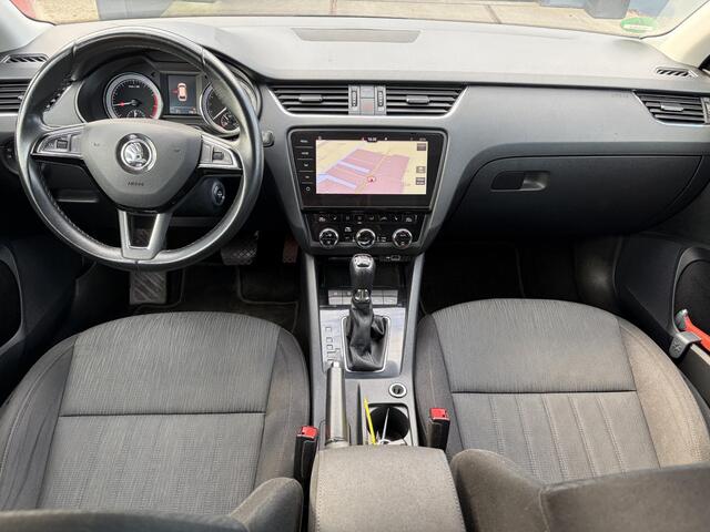Skoda OCTAVIA Combi 1.5 TSI Greentech Style Business 2e Eigenaar,Draadloze telefoonlader,Carplay,Camera,Navi,Trekhaak,150pk,Pdc V+A,Keyless,Clima,Cruise,Elekt.Stoel,Recent beurt gehad,N.A.P,Apk tot 07-2027