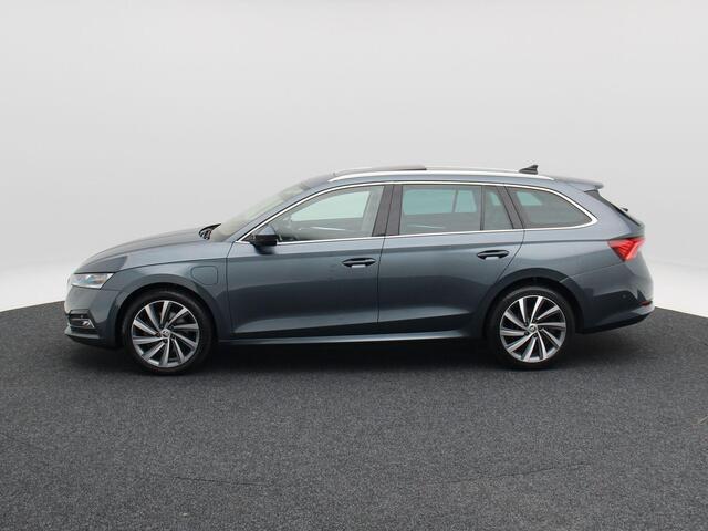 Skoda OCTAVIA Combi 1.4 TSi 204 PK iV PHEV Business Plus | Stoelverwarming | Panoramadak | Camera | Adaptive Cruise | Head UP | 18 Inch | 95.33 Km !!