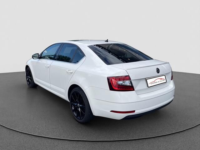 Skoda OCTAVIA 1.0 TSI Greentech Style Business Pano | Stoel verw. | Clima | Pkr sensoren |