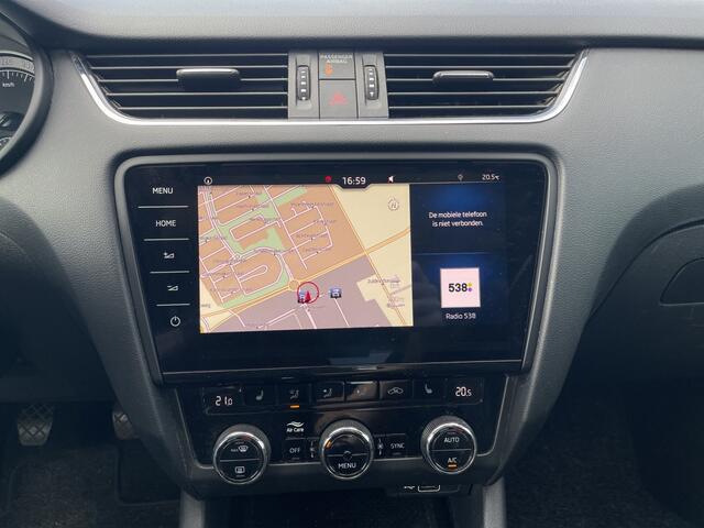 Skoda OCTAVIA 1.0 TSI Greentech Style Business Pano | Stoel verw. | Clima | Pkr sensoren |