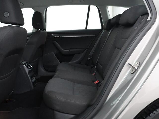 Skoda OCTAVIA Combi 1.4 TSI Greentech Style Business | Stoelverwarming | Canton sound | Carplay | Cruise control | Navigatie | Park assist | Climate control | Trekhaak