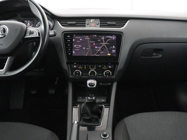 Skoda OCTAVIA Combi 1.4 TSI Greentech Style Business | Stoelverwarming | Canton sound | Carplay | Cruise control | Navigatie | Park assist | Climate control | Trekhaak