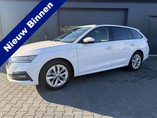 Skoda OCTAVIA Combi 1.4 TSI iV PHEV Sportline Bj 2022,Navi,18inch,Cruise,Pdc 204pk