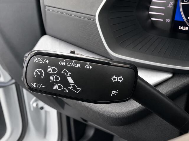 Skoda OCTAVIA Combi 1.5TSI/115PK FL Selection · Apple/Android Car Play · Parkeersensoren · Stoelverwarming · Garantie t/m 04-12-2028 of 120000km.