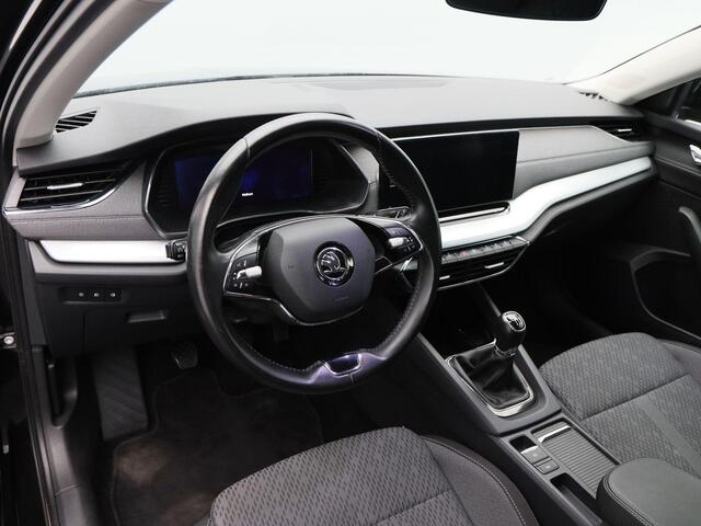 Skoda OCTAVIA Combi 1.5 TSi 150 Pk First Edition | Stoelverwarming | Camera | Cruise Control | Navigatie | CarPlay | Matrix LED | 17 Inch | 60.639 Km !!