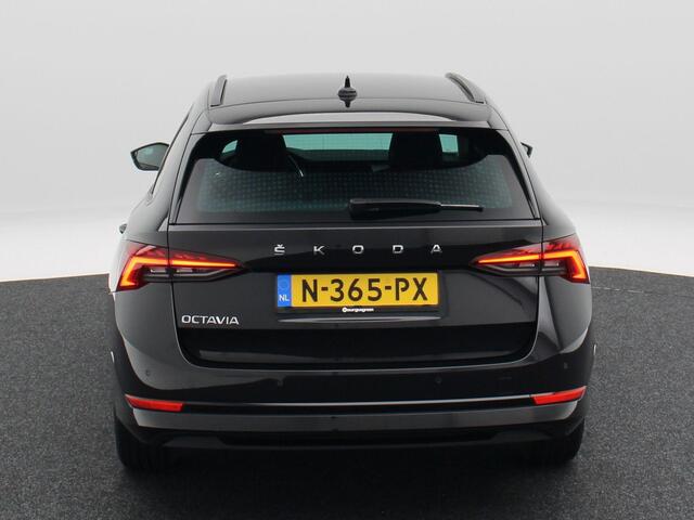 Skoda OCTAVIA Combi 1.5 TSi 150 Pk First Edition | Stoelverwarming | Camera | Cruise Control | Navigatie | CarPlay | Matrix LED | 17 Inch | 60.639 Km !!