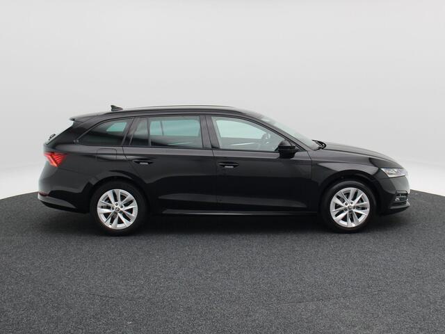Skoda OCTAVIA Combi 1.5 TSi 150 Pk First Edition | Stoelverwarming | Camera | Cruise Control | Navigatie | CarPlay | Matrix LED | 17 Inch | 60.639 Km !!