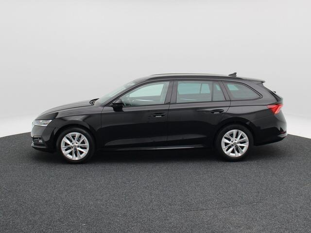 Skoda OCTAVIA Combi 1.5 TSi 150 Pk First Edition | Stoelverwarming | Camera | Cruise Control | Navigatie | CarPlay | Matrix LED | 17 Inch | 60.639 Km !!