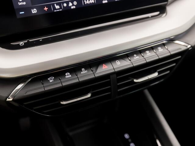 Skoda OCTAVIA Combi 1.4 TSI iV PHEV Sport 218Pk Automaat (VIRTUAL COCKPIT, APPLE CARPLAY, GROOT NAVI, CAMERA, STOELVERWARMING, SPORTSTOELEN, GETINT GLAS, CRUISE, NIEUWE APK, NIEUWSTAAT)