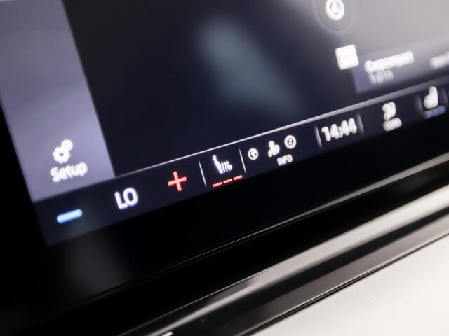 Skoda OCTAVIA Combi 1.4 TSI iV PHEV Sport 218Pk Automaat (VIRTUAL COCKPIT, APPLE CARPLAY, GROOT NAVI, CAMERA, STOELVERWARMING, SPORTSTOELEN, GETINT GLAS, CRUISE, NIEUWE APK, NIEUWSTAAT)