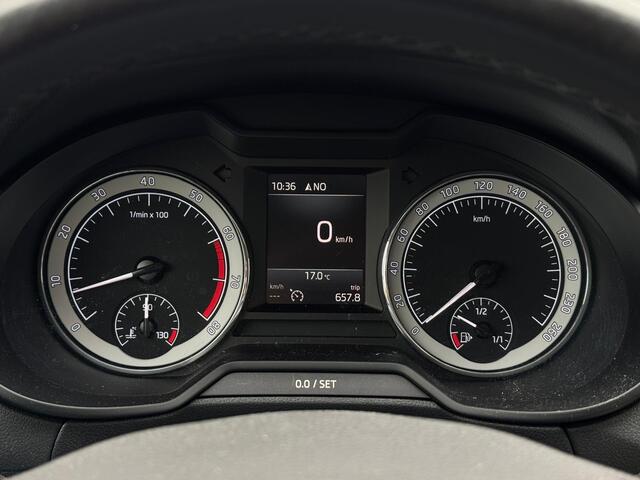 Skoda OCTAVIA Combi 1.5 TSI Greentech Style | Trekhaak | Cruise | Clima | Parkeersensoren V + A | Stoelverwarming | Apple Carplay & Android Auto |