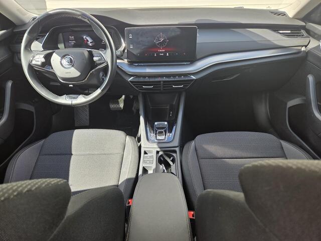 Skoda OCTAVIA Combi 1.4 TSI iV PHEV Business Edition / Trekhaak / All Season Banden / Navigatie d.m.v. Carplay / Android Auto / Sensoren Achter / Cruise Control /
