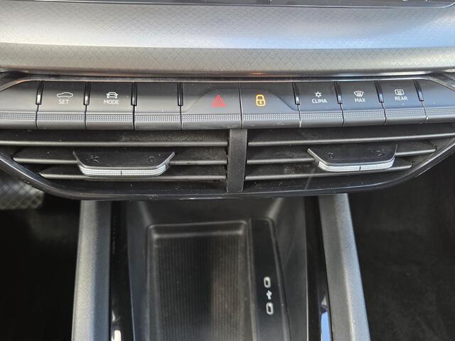 Skoda OCTAVIA Combi 1.4 TSI iV PHEV Business Edition / Trekhaak / All Season Banden / Navigatie d.m.v. Carplay / Android Auto / Sensoren Achter / Cruise Control /