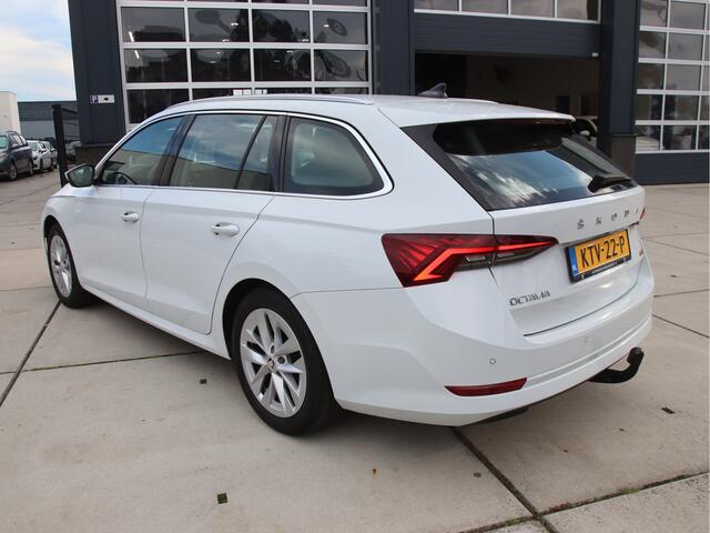 Skoda OCTAVIA Combi 1.5 e-TSI Business Ed. Plus DSG, Virtual, trekhaak, FULL LED Zomeractie!