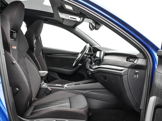 Skoda OCTAVIA Combi 1.4 TSI 245pk DSG RS iV PHEV Business · Panoramadak · Apple/Android Car Play · P-Sensoren · Sfeerverlichting · 18'' Inch ·