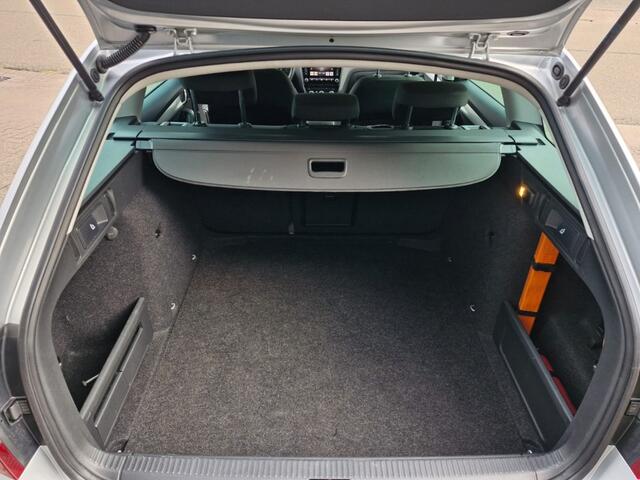 Skoda OCTAVIA Combi 1.0 TSI Ambition Business | Automaat | Navigatie | Trekhaak |