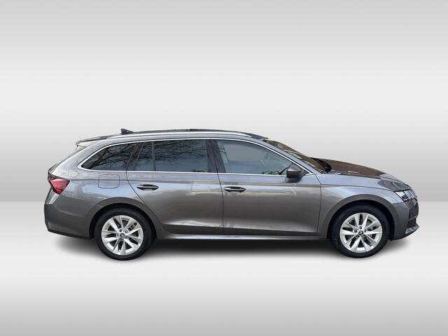 Skoda OCTAVIA Combi 1.5 TSI MHEV Sportline Business | voorstoelverwarming | stuurverwarming | panoramadak | achterbank verwarming | 17 inch velgen |