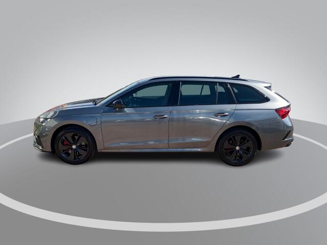 Skoda OCTAVIA Combi 1.4TSI iV PHEV 180kW/245PK RS · Navigatie · Apple/Android Car Play · Parkeersensoren