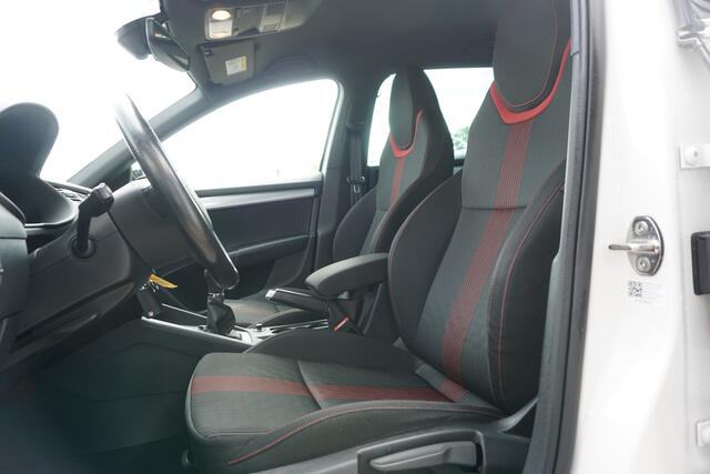 Skoda OCTAVIA Combi 1.0 TSI Greentech Sport | TREKHAAK | STOELVERWARMING | VIRTUAL COCKPIT |