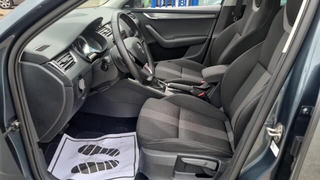 Skoda OCTAVIA Combi 1.0 TSI Style l Automaat l Trekhaak l Navi