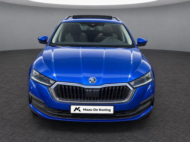 Skoda OCTAVIA Combi 1.4TSI iV PHEV 150kW/204PK Sportline Business · Panoramadak · Navigatie · Camera + Parkeersensoren · Stoel, Stuur + achterbank verwarming · 18'' Velgen ·