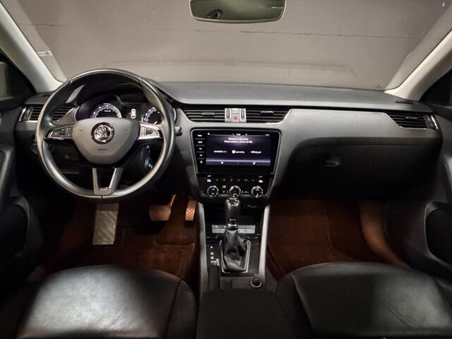 Skoda OCTAVIA Combi 2.0 TSI 191PK Style Business | Leder | Adaptive cruise | Afn. trekhaak | Camera | Carplay | Dealer onderhouden