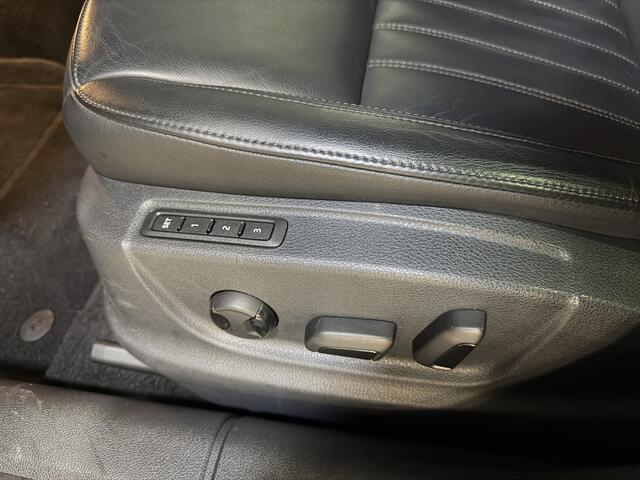 Skoda OCTAVIA Combi 2.0 TSI 191PK Style Business | Leder | Adaptive cruise | Afn. trekhaak | Camera | Carplay | Dealer onderhouden