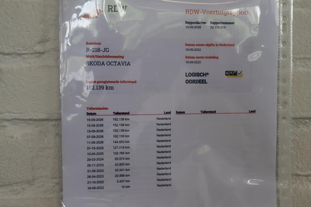 Skoda OCTAVIA Combi 111PK TSI Ambition / NL-Auto / Clima / Navi / Led kopl. / Carpl.,android