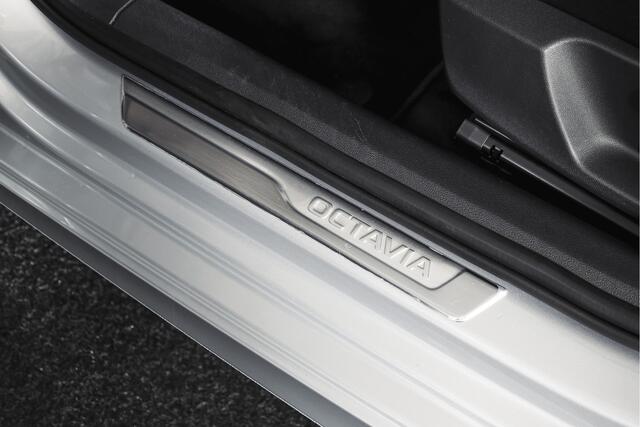 Skoda OCTAVIA Combi 1.4 TSI iV PHEV Business Edition Plus | Org. NL | Afn. Trekhaak | Apple CarPlay | ACC | Navi | Stoel- & Stuurverwarming | PDC V+A | Camera | 18" |