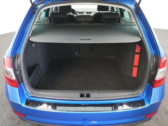 Skoda OCTAVIA Combi 1.0 TSI Greentech Business Edition - RIJKLAARPRIJS - Trekhaak - Parkeersensoren Achter