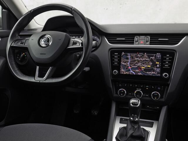 Skoda OCTAVIA Combi 1.0 TSI Greentech Sport (APPLE CARPLAY, GROOT NAVI, CLIMATE, STOELVERWARMING, SPORTSTOELEN, GETINT GLAS, PARKEERSENSOREN, CRUISE, NIEUWSTAAT)