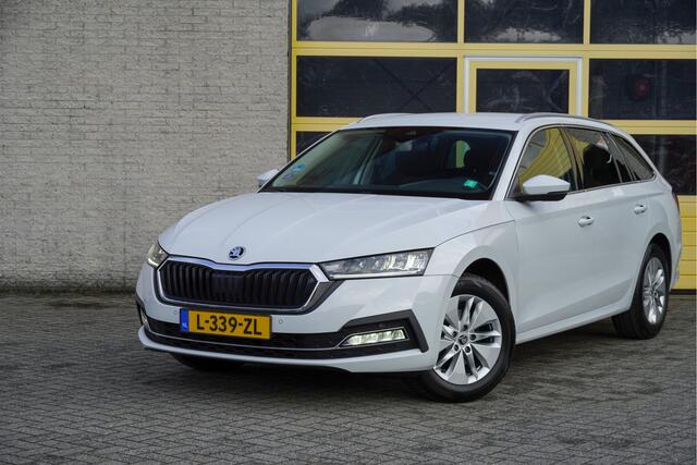 Skoda OCTAVIA Combi 1.0 TSI Business Edition BJ2021 Lmv 16" | Led V+A | Dynamische knipperlichten | Pdc | Trekhaak | Elek. achterklep | App-Connect | Navi | Sfeerverlichting | Climate control | Cruise control | Extra getint glas