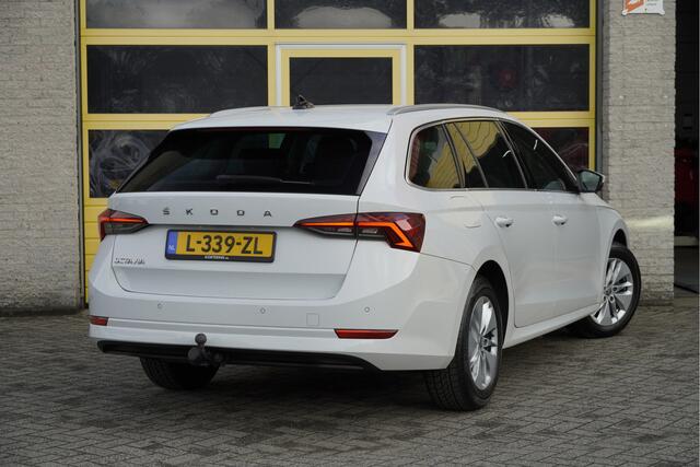 Skoda OCTAVIA Combi 1.0 TSI Business Edition BJ2021 Lmv 16" | Led V+A | Dynamische knipperlichten | Pdc | Trekhaak | Elek. achterklep | App-Connect | Navi | Sfeerverlichting | Climate control | Cruise control | Extra getint glas